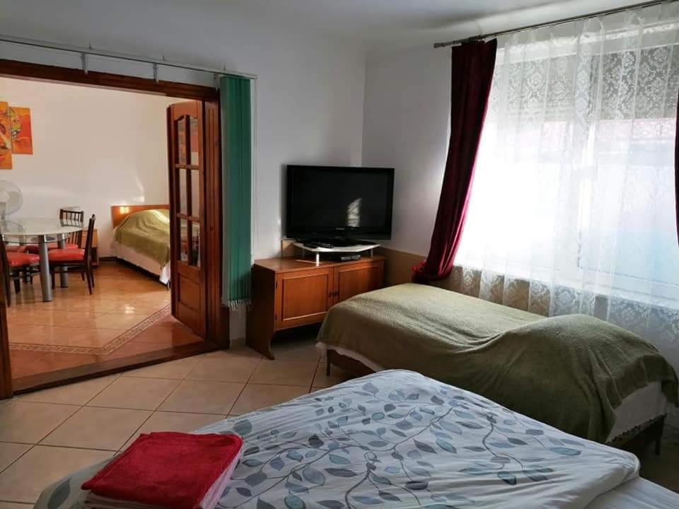 Hostel Pascalis Alesd Exterior photo