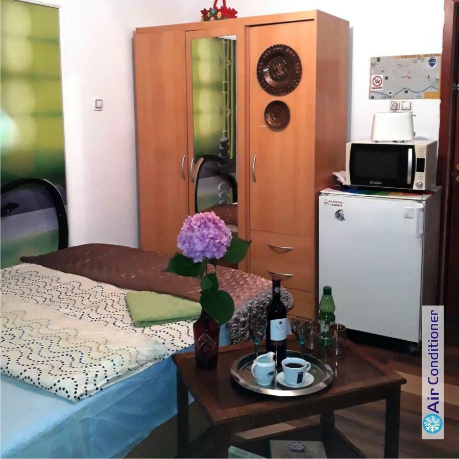 Hostel Pascalis Alesd Exterior photo